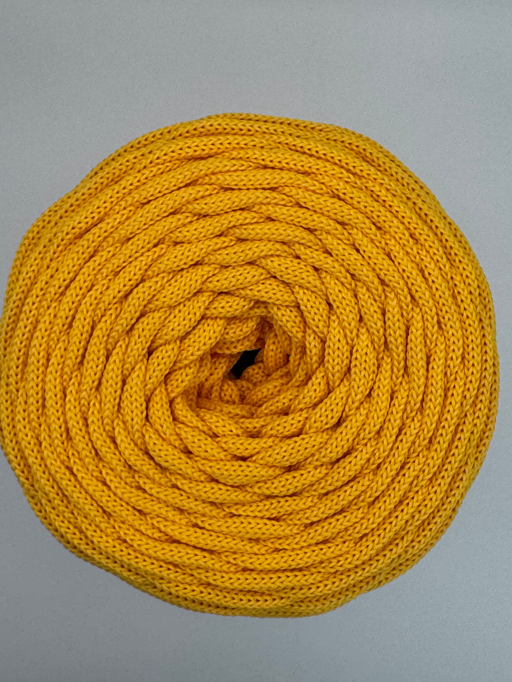 Polyesterkordel flach 5 mm · Mango · 100 m